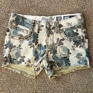 Miss Me Cargo Floral Shorts CP4025H2 in Ivory Peony sz 26 EUC